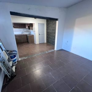Alquiler Flor De Maroñas Con Un Dormitorio, Patio Con Parrillero