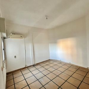 Miguelete Y Colonia – Apartamento Reciclado, Cómodo Y Bien Conectado