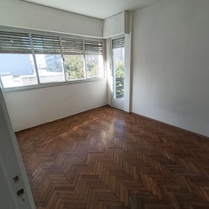 A. De Figueroa Frente A Plaza Luisa Cuesta