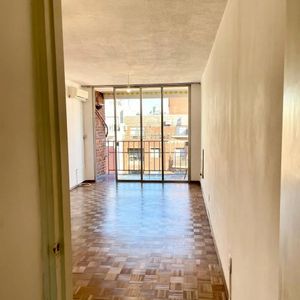 Alquiler En Pocitos/ Punta Carretas, 2 Dormitorios, Terrazas, Frente, Piso Alto