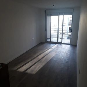 Alquiler En Pocitos, 1 Dormitorio, Piso 8 Al Frente, Terraza, Seguridad Las 24hs
