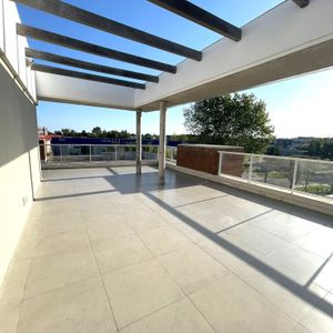 Venta Y Alquiler De Apartamento Penthouse 2 Dormitorios En Carrasco Sobre Tajes Zona Colegios