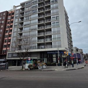 Exclusivo Apartamento En Edificio Ventura: 2 Dormitorios, Baño, Terraza Y Amenities De Lujo En Monte Caseros Y Garibaldi.