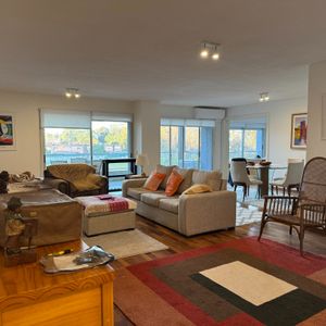 Venta De Apartamento De Tres Dormitorios En Carrasco Con Servicio Y Garaje