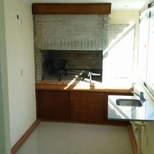 Alquiler Casa Ph De Altos Por Escalera, 3 Dormitorios Y 3 Baños, Parrillero, Para Vivienda U Oficinas!