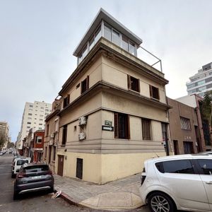 Alquilo Preciosa Casa De Altos De 3 Dormitorios, 3 Baños, Azotea Y Barbacoa A 100 Metros De La Rambla