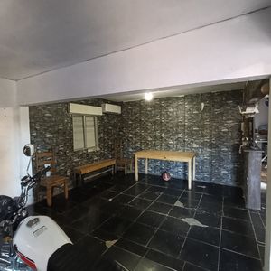 Casa En Venta Para Inversor Con Entrada Para Auto Próximo A Gral. Flores