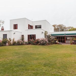 Centrica En Carrasco Sur. Ideal Embajada, Vivienda U Oficina