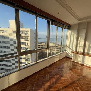 Alquiler En Palermo/ Parque Rodo, 3 Dormitorios Y 2 Baños, Piso Alto, Gran Terraza, Garaje Inlcuido, Porteria Virtual