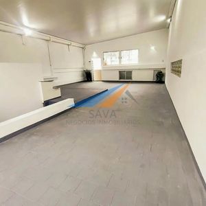 Alquiler Local Comercial En Villa Biarritz! En Primer Piso - 140 M2! Excelente Ubicación.