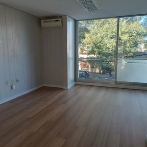 Alquiler En Buceo De 1 Dormitorio, Piso 1 Al Frente, Ventanal, Aire Acondicionado