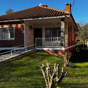Venta De Casa 3 Dormitorios Y 2 Baños En Carrasco