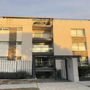 Exclusivo Apartamento De Lujo Con 1 Dormitorio, Totalmente Equipado, Ubicado Estratégicamente En Pilcomayo Esquina Fleming