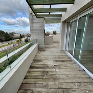 Venta Y Alquiler De Penthouse 2 Dormitorios En Avenida De Las Américas Parque Miramar