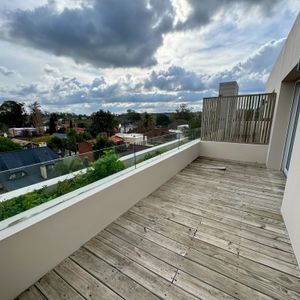 Venta Y Alquiler De Penthouse 2 Dormitorios En Avenida De Las Américas Parque Miramar Carrasco