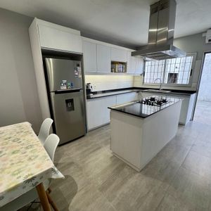 Ideal Empresa O Vivienda. Casa En Venta De 3 Dormitorios En Punta Gorda Carrasco