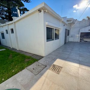 Ideal Empresa O Vivienda. Casa En Venta De 3 Dormitorios En Punta Gorda Carrasco