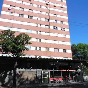 Alquiler En La Aguada, 2 Dormitorios, Piso 6 Al Frente, Aires Acondicionados, Gastos Bajos
