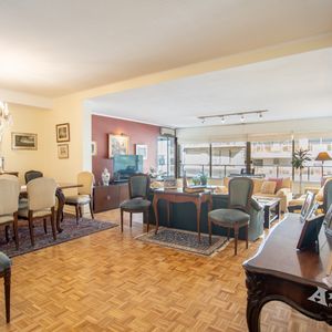 Venta Espectacular Apartamento En Punta Carretas - 3 Dorm., 2 Baños (1 En Suite), Servicio Completo, Garaje.