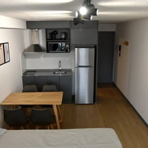 Alquiler En Pocitos Amueblado, Mono Ambiente En Piso Alto, Balcon, Cochera, Piscina, Gym, Etc