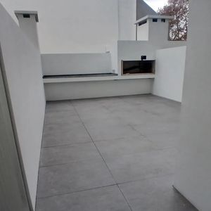 Exclusivo Apartamento De 1 Dormitorio En Ubicación Privilegiada Sobre La Calle Paraguay, Entre San José Y Soriano,  Con Espectacular Patio De 30 M2 De Uso Exclusivo Con Parrillero.