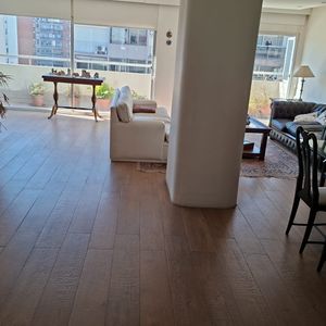 Venta Apartamento Pocitos 2 Dormitorios Servicio Completo  Estar Diario  Garaje Fijo , Terrazas.muy Bueno!