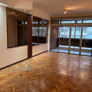 Alquiler Apartamento De 2 Dormitorios Y Terraza En Pocitos