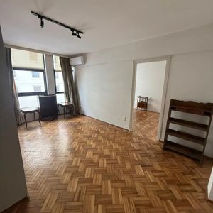 Alquiler En El Centro De 1 Dormitorio Amueblado, Piso Alto Al Frente, Aires, Porteria