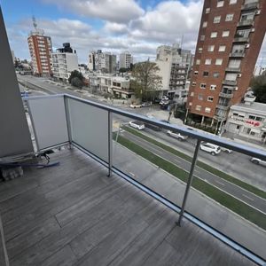 Exclusivo Apartamento De 1 Dormitorio, Estratégicamente Ubicado En Luis Alberto De Herrera, A Pasos De Avenida Italia, Con Inmejorable Acceso A Centros De Salud Y Facultades.