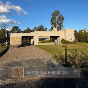 Elegante Residencia Con Piscina Climatizada En Mirador De La Tahona | Privacidad, Confort Y Naturaleza
