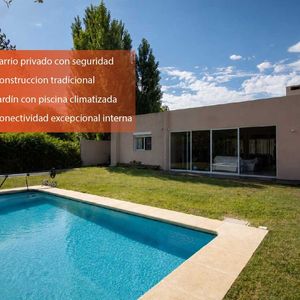 Venta Casa Barrio Jardin - 3 Dormitorios - Piscina Climatizada - Lindo Jardín + Barbacoa