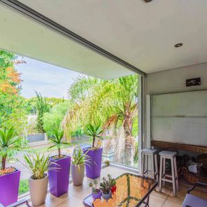 Hermoso Apartamento En Venta 3 Dormitorios + Servicio, 2 Garajes + Terraza De 100 Mts - Carrasco - Exclusivo