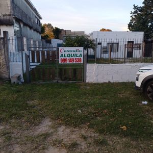 Casa Independiente Jardin Al Frente, Fdo. 1 Dorm  Living Y Cocina Definida