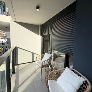 Exclusivo Monoambiente Con Terraza Privada: Luminosidad Y Confort En Joaquín De Salterain, A Pasos De Rivera.