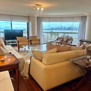 Exclusiva Planta De Lujo En Primera Línea Frente Al Mar | 3 Suites Y Doble Garaje