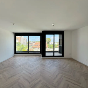 Alquiler Apto 2 Dorm Con Terraza Y Cochera. Rambla Costanera.