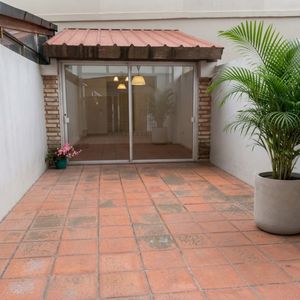 Pocitos Nuevo Prox. Wtc –  Venta Apartamento - 1 Dormtiorio Con Patio Y Garaje