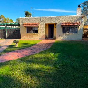 Inversión única: Dos Casas En Un Amplio Padrón, A Pasos De Ruta Interbalnearia En Neptunia Sur. ¡oportunidad Imperdible!