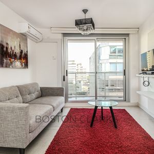 Apartamento En Alquiler Con Muebles En Pocitos: 2 Dormitorios Y 2 Baños.