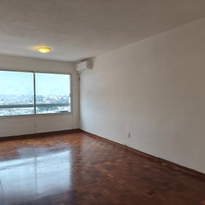 Apto En Muy Buena Ubicación Con Vistas Despejadas