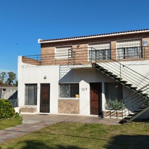 Alquiler De Casa Tres Dormitorios, Dos Baños En La Exclusiva Zona De Parque Rivera, Con Opción A Cochera.