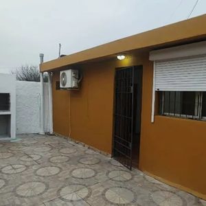 Alquiler Ph En Perez Castellano, Tipo Casita De 2 Dormitorios, Planta Baja Al Fondo, Patio Y Parrillero, Sin Gastos Comunes