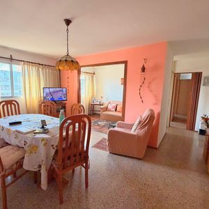 Apartamento En Venta En Euskalerría, 3 Dormitorios, Piso Alto + Estacionamiento.