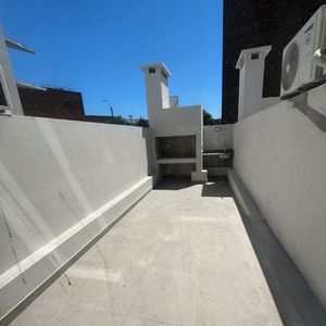 Precioso Monoambiente Con Patio,  Parrillero Y Garaje  En Lo Mejor De Pocitos