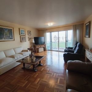 Magnífico Apartamento De 156 M2, Se Distingue Por Sus Ambientes Generosos Y Luminosos. Primera Linea De La Rambla
