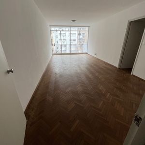 Pocitos Venta: Exclusivo 3 Dormitorios, Garage, Box, Vigilancia 24h Y Estar Diario.