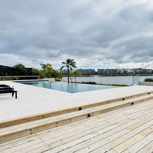 Exclusivo Monoambiente Premium De 44 M2 En Alquiler, Ubicado En El Prestigioso Complejo Lawa, Con Vistas Espectaculares Al Lago La Caleta En Barra De Carrasco Y Acceso A Amenities 5 Estrellas.