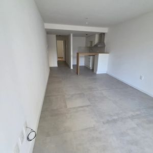 Alquiler En El Centro, 2 Dormitorios, Piso 9 Al Frente, Balcon, A Estrenar Con Cochera, Sum