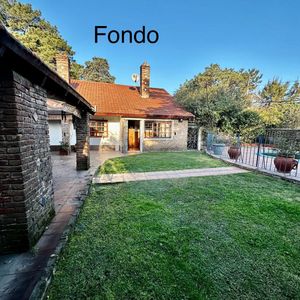 Exclusiva Residencia Familiar En El Corazón De El Pinar: 4 Dormitorios, Piscina Privada Y Garaje.