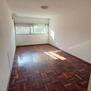 Exclusivo Apartamento De 3 Dormitorios Y 1 Baño, El Hogar De Tus Sueños Te Espera En Una Ubicación Privilegiada Sobre Calle República Dominicana, A Metros De Av. Centenario.
